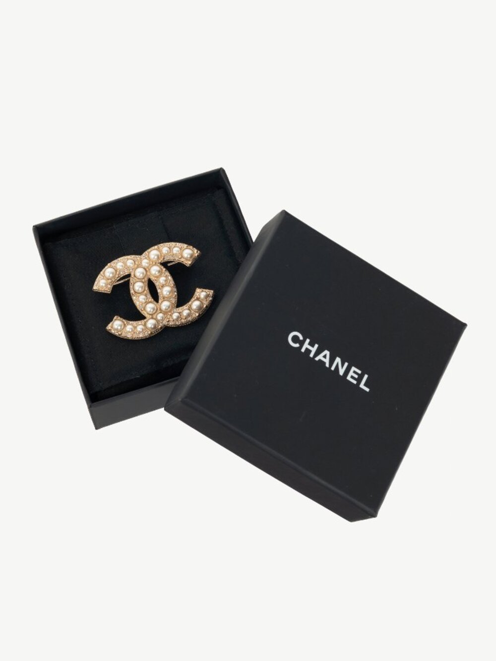 Chanel F19 Gold-Tone Faux-Pearl & Crystal-Embellished Brooch - Picture 5 of 5